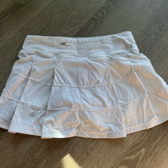 Lululemon white tennis skirt - Picture 3 of 3